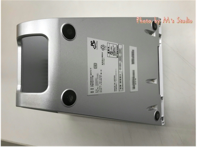 富士通　品名　LIFEBOOK GH77/T　 型名　FMVG77TW　分解　HDD　内蔵　ハードディスク　脱着　SSD　換装　交換